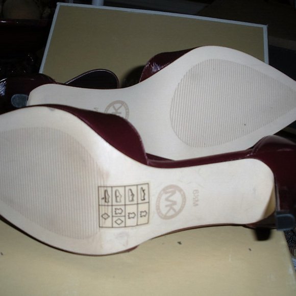 Michaels Khors new in box Guliana ankle strap heels - Picture 5 of 8